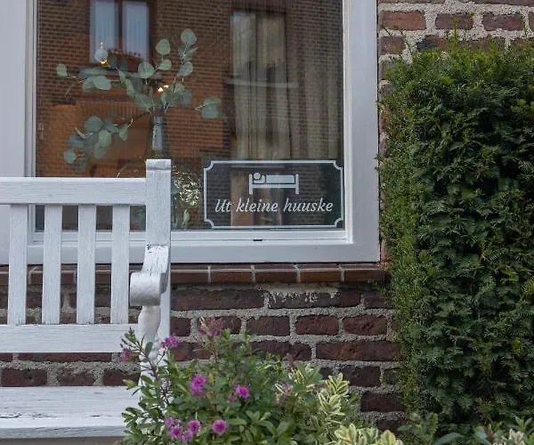 Ut Kleine Huuske بيت للعطل